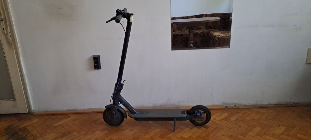 Тротинетка Xiaomi Mi 3 с нужда от нова батерия или за части.