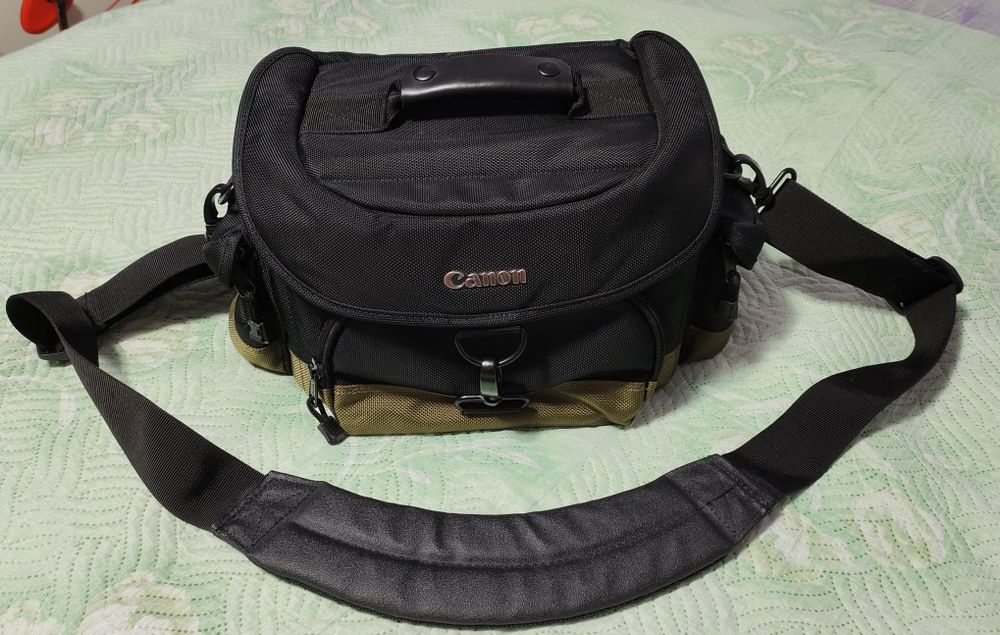 Продам сумку Canon для фотоаппарата