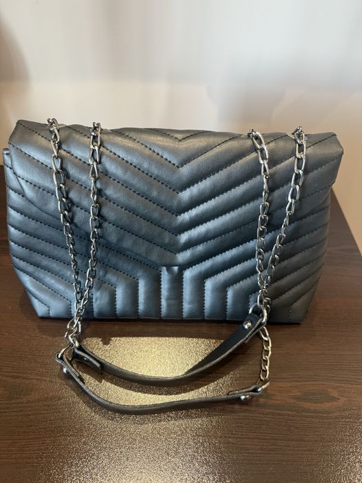 Дамска черна чанта