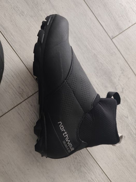 Зимни обувки за колоездене