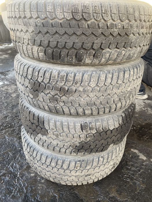 Продам шины зима 215/65R16