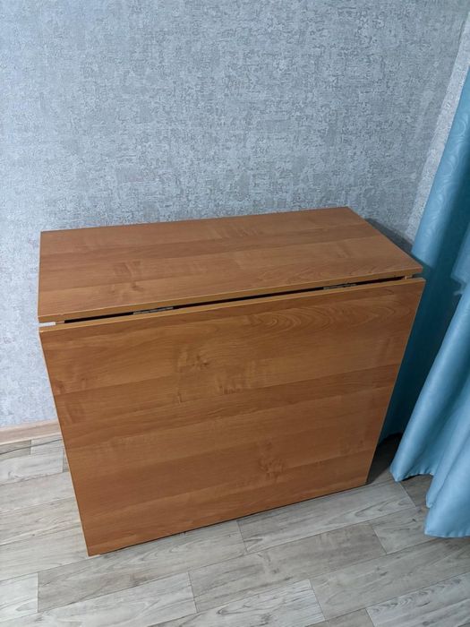 Пррдается стол-книжка