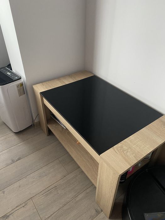 Măsuță pentru dormitor ca nouă !