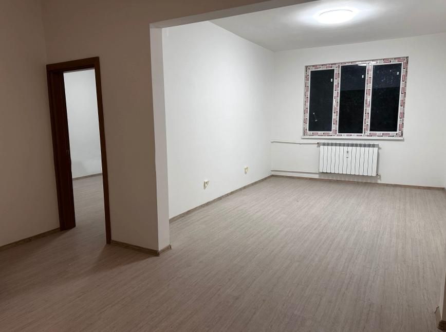 Дава се под наем Тристаен апартамент в София, Център - 87 кв.м за 700 € - Снимка #4