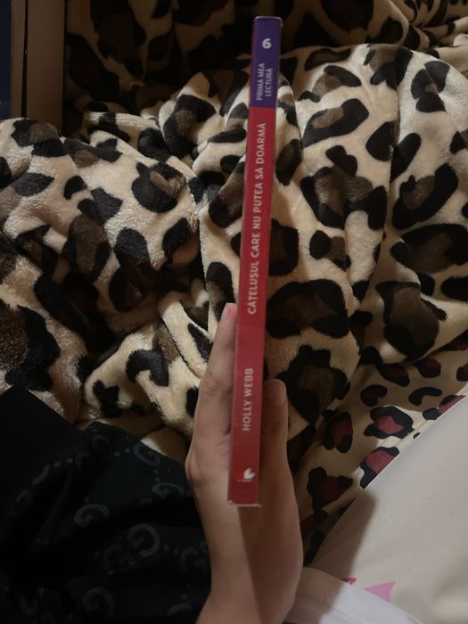 2 carti catelisul care nu putea sa doarma,nadia si pisicuta adop.