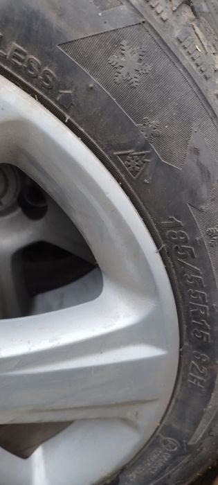 Vând set jenti +cauciucuri iarna Opel Corsa