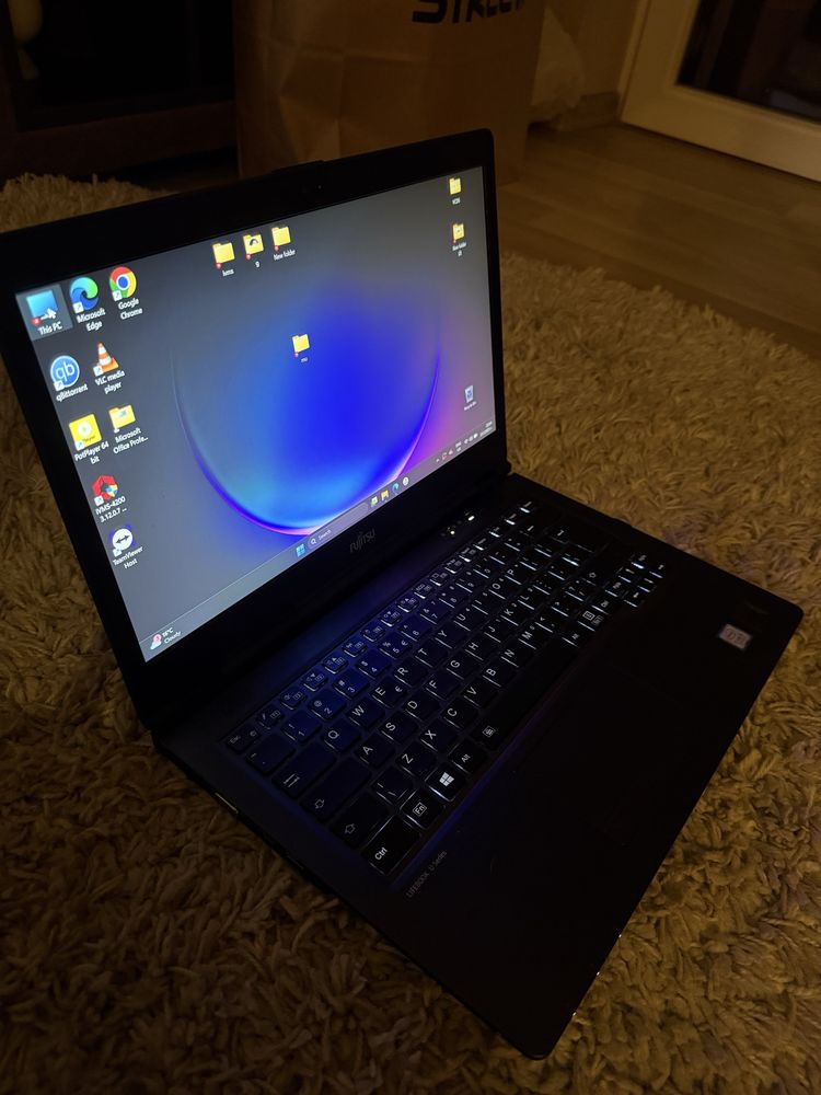 Лаптоп Fujitsu U748