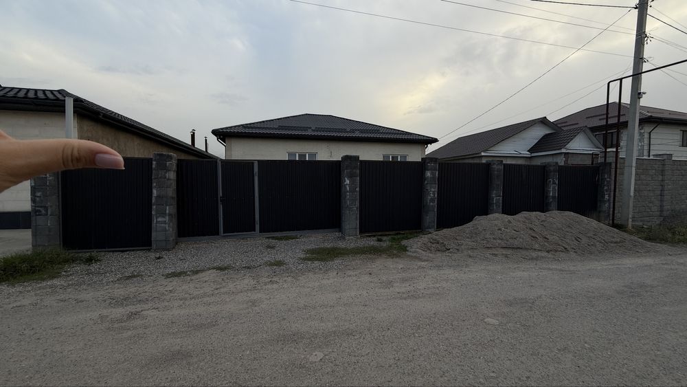 Продам откатные ворота с калиткой  . Длина 16.5 м.