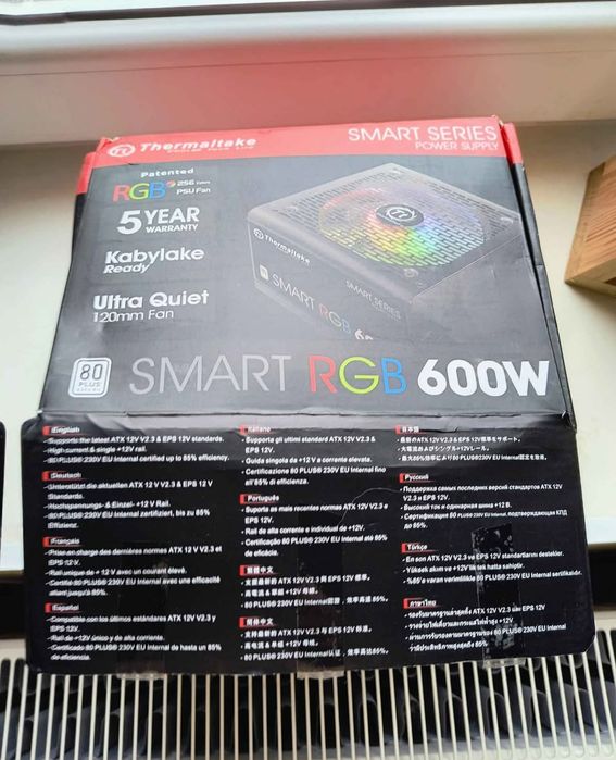Геймърско захранване на Thermaltake 600W RGB 80+
