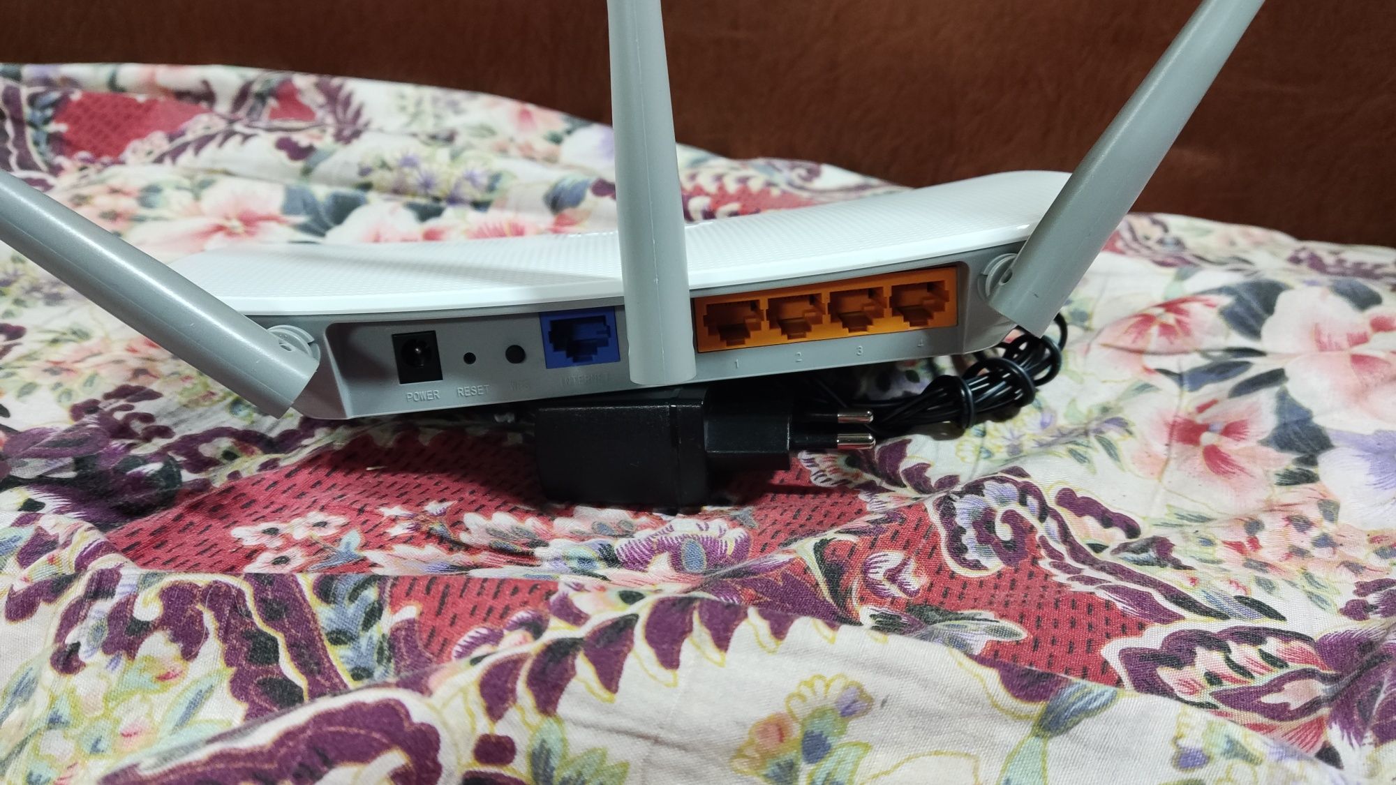 Продам Wi-Fi роутер точка доступа TP-Link N300
