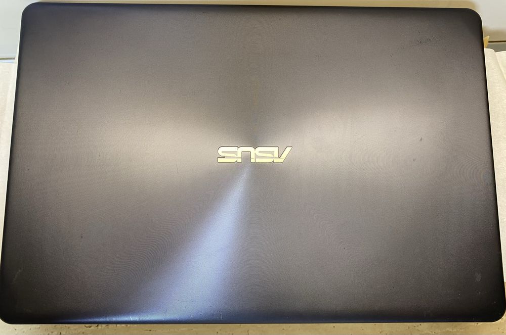 Vand laptop ASUS