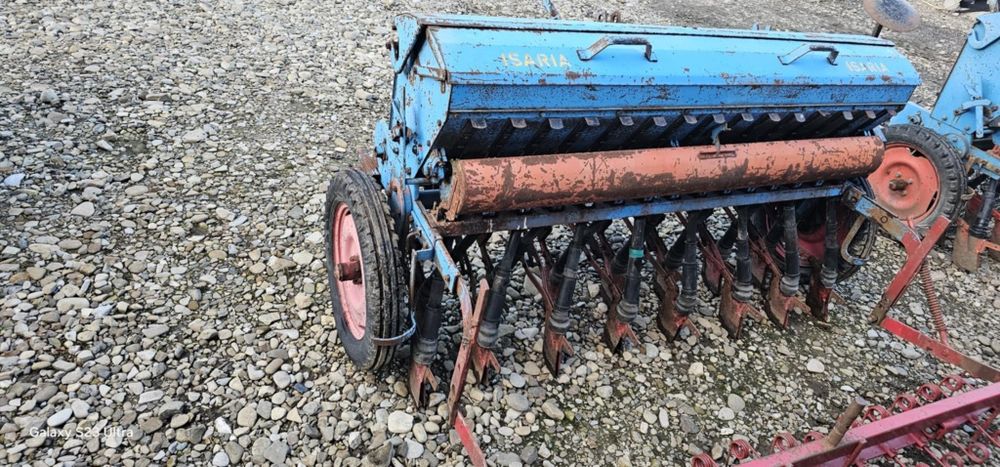 Vând semănătoare de paioase grau sup15