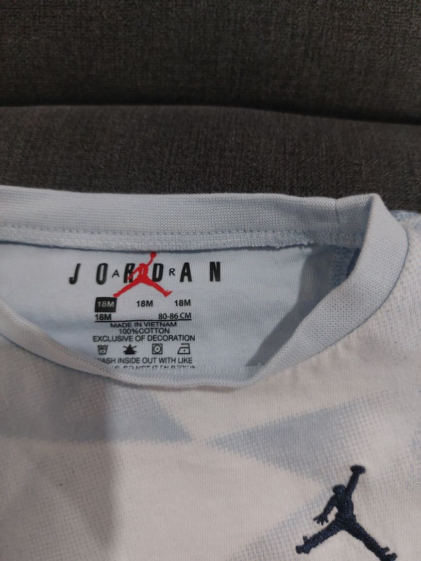 Продавам бебешки дрехи на Burberry и Jordan