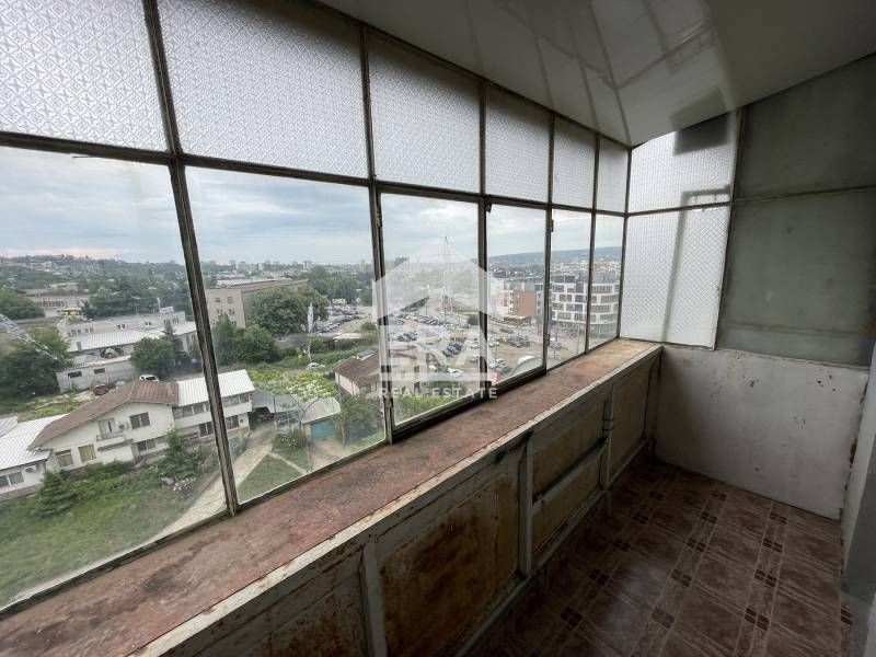 Двустаен апартамент за продажба, с отделна кухня, в кв. Младост 2, Вар