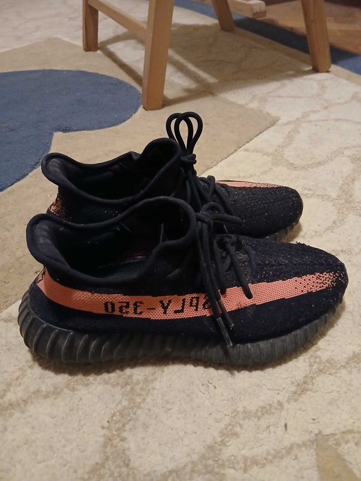 Yeezy 350v2 red stripe