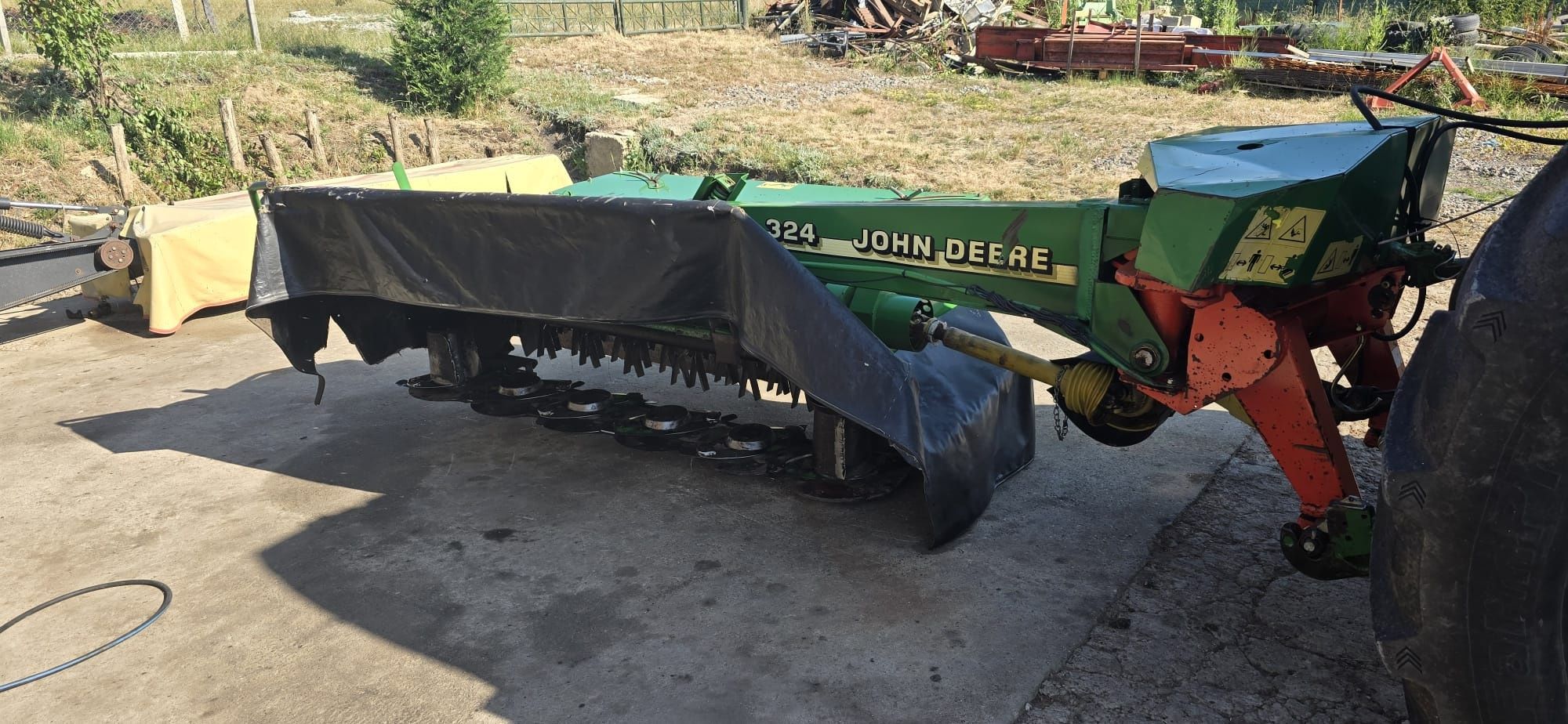 Coasa cositoare Kuhn 2.4 m cu imprastietor 6 talere