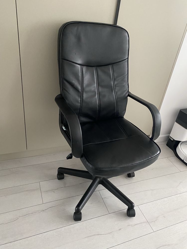 Mobilier- birou cu scaun, biblioteca, marca JISK