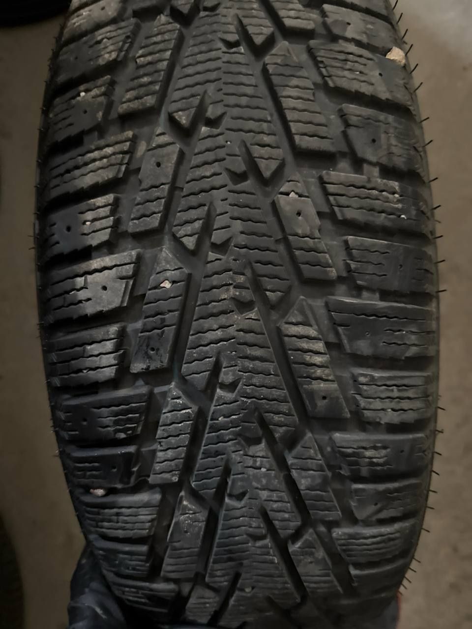 Продам комплект зимней резины 205.60.R16