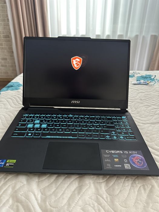 Laptop MSI Cyborg 15 A13VE, i7, RTX4050
