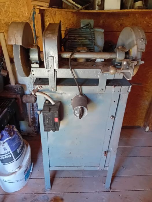 Polizor cu dulap metalic