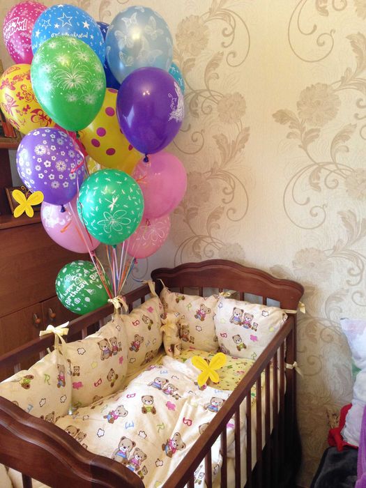 Продам детскую кроватку с бортиками и со стеганным одеяльцем!