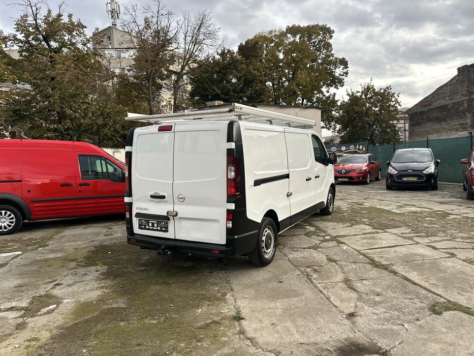 Vand Opel Vivaro lung 2015,euro 5,207000 km reali,6+1 trepte,import