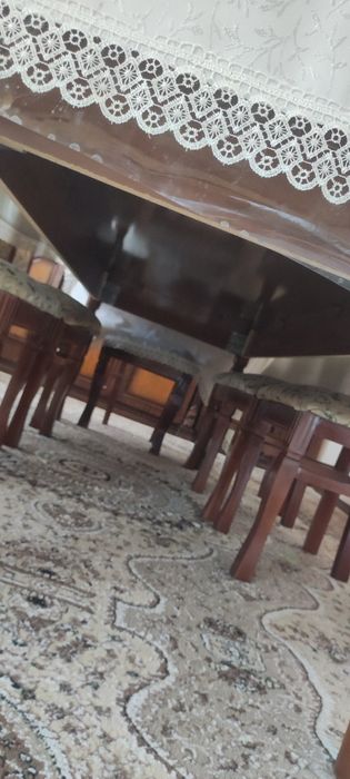 Срочно продаю стол стулья 12 персон идеальный состояние