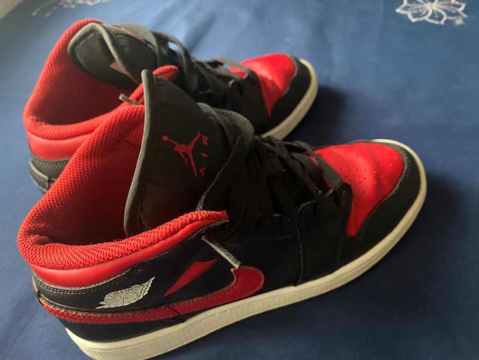 Vând 2 perechi adidași