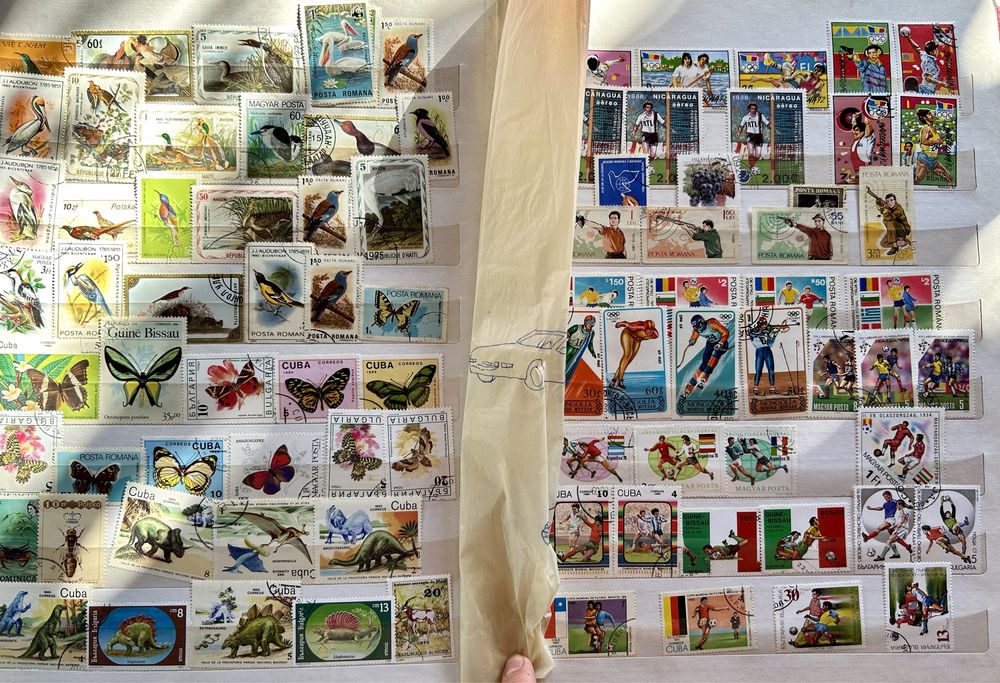 Vând album timbre pentru colecționari