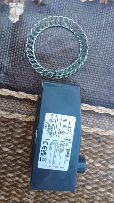 Vând termostat, senzor pentru țevi tip brățară Oventrop - 1143000