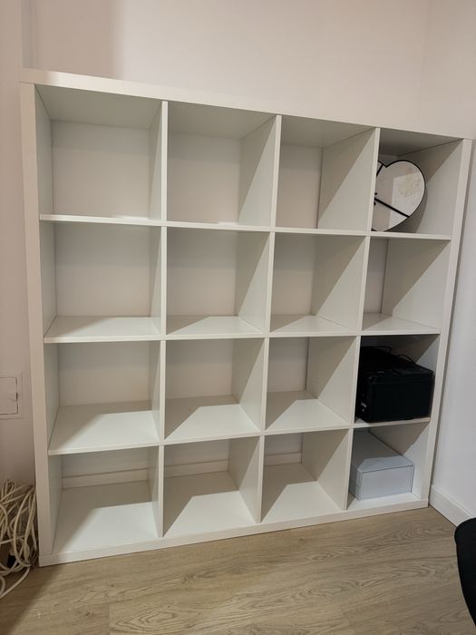 Etajeră - mobilă albă