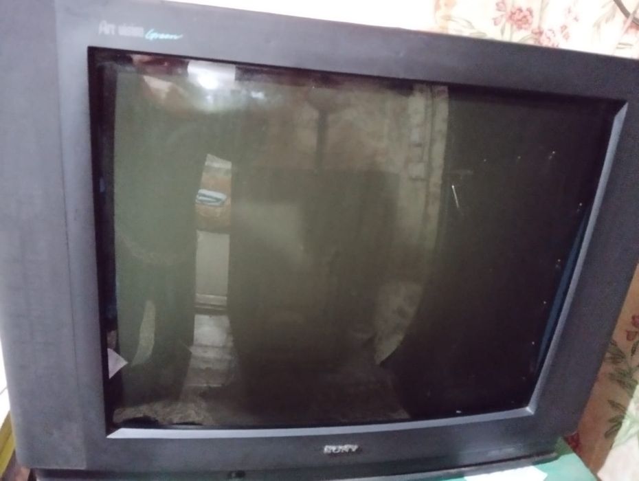 Продам телевизор небольшой  жк недорого в идеальном состоянии