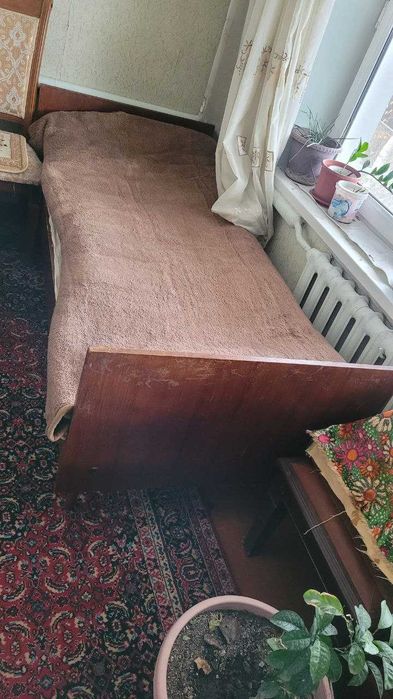 Продам односпальную кровать 90х2000в нормальном состоянии