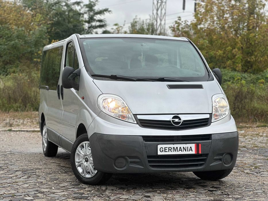 Opel Vivaro*autoturism 8+1 locuri*navigatie*2.0 diesel*aer conditionat