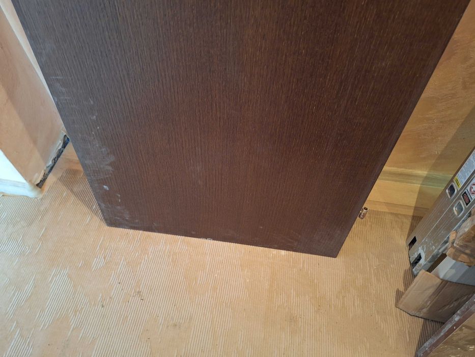 Врати за баня с каса и обков