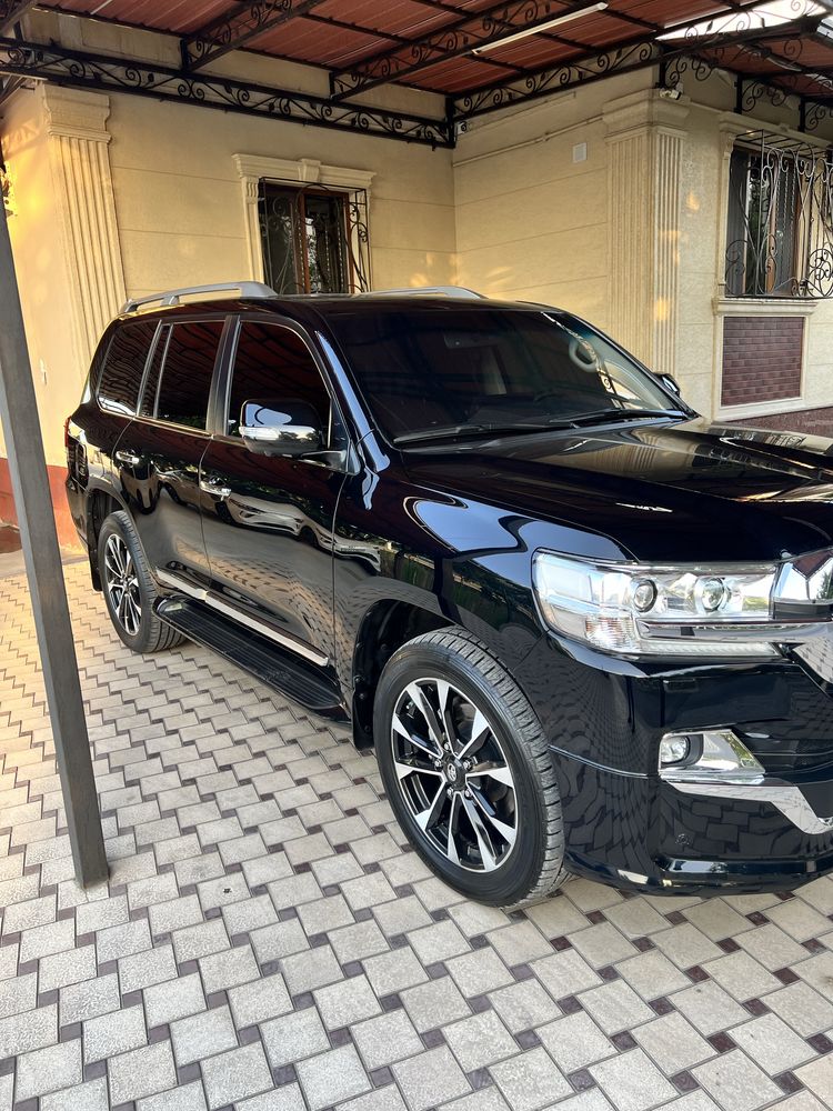 Продаётся Toyota Land Cruiser 200