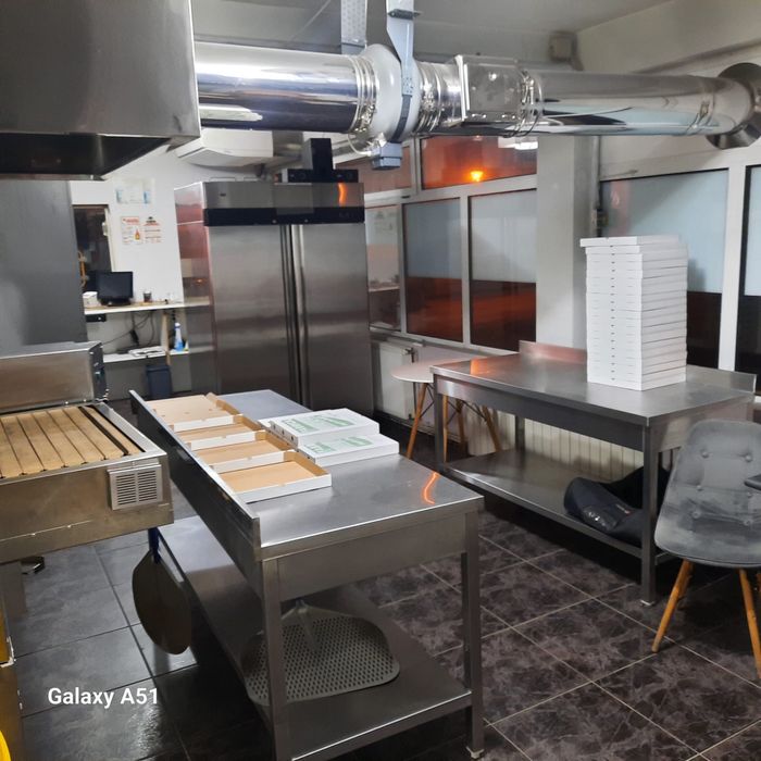 Inchiriez/Vand afacere pizzerie complet echipata