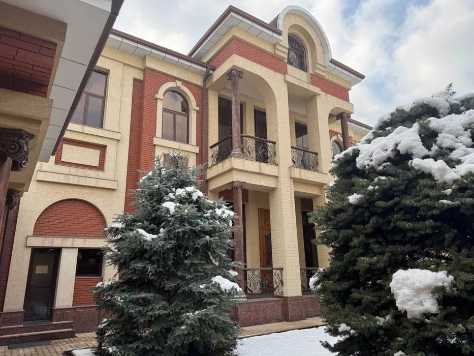 Сотилади Дом Яккасарай Махаля Тепа Ракат Боши 6,5 соток Фасад 20м