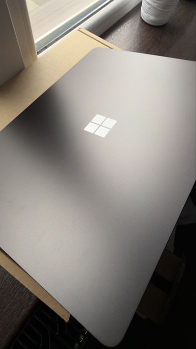 Laptop Surface 7 Nou la cutie