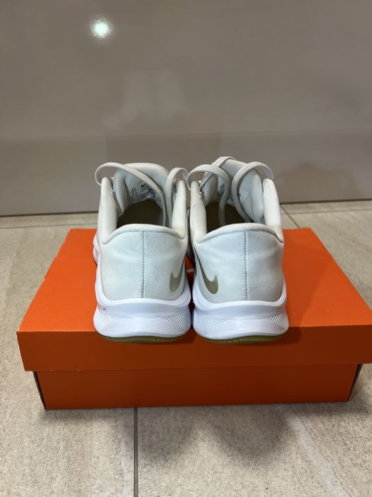 Дамски/детски Nike Маратонки за бягане Quest 3 Бежов