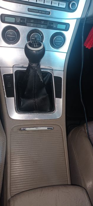 Vând Volkswagen Passat B6