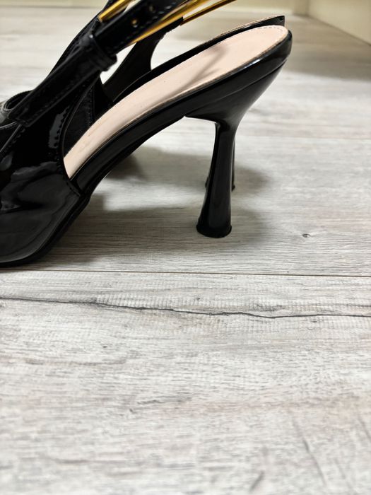 Дамски черни лачени токчета