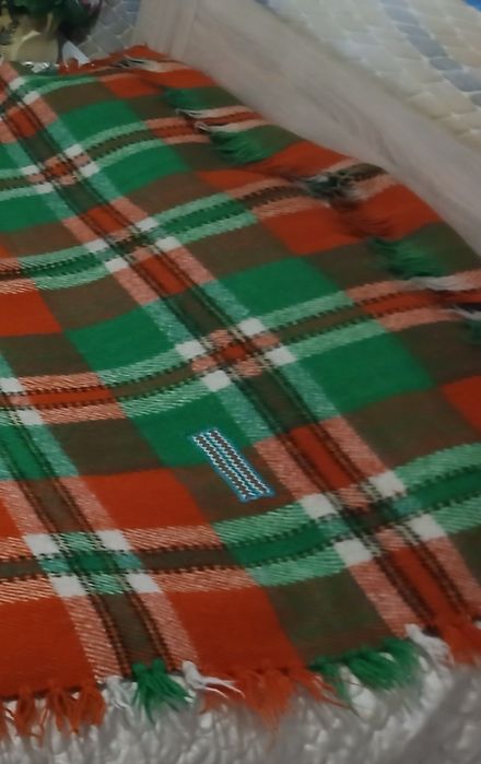 Родопски дебели вълнени одеала.