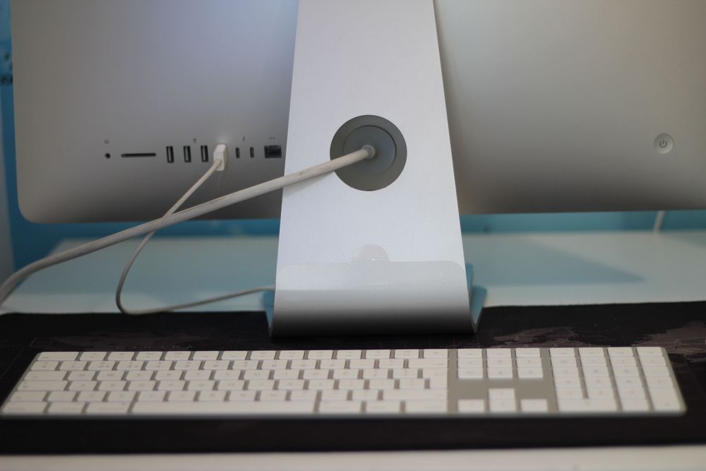 iMac 21.5'' Retina 4K 2019 + DVD + Mouse + Tast