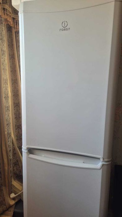 Продам холодильник