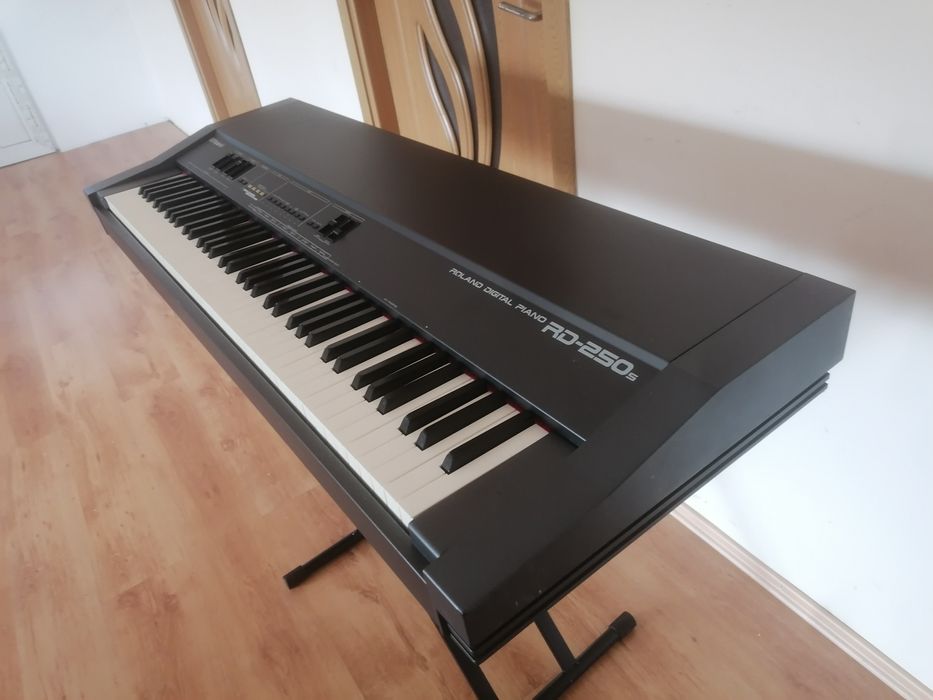 ROLAND RD-250s pian clape grele 76 GHS dinamic orga