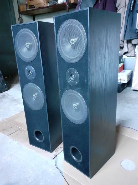 Boxe pe 3 căi 180W producător CAT Germania, de podea