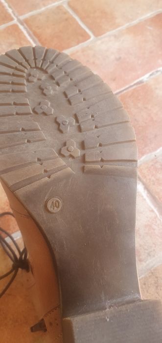 Vand ghete dama 40,piele naturală, stare perfecta!