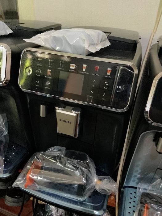 Espressor PHILIPS seria 5500 LatteGo