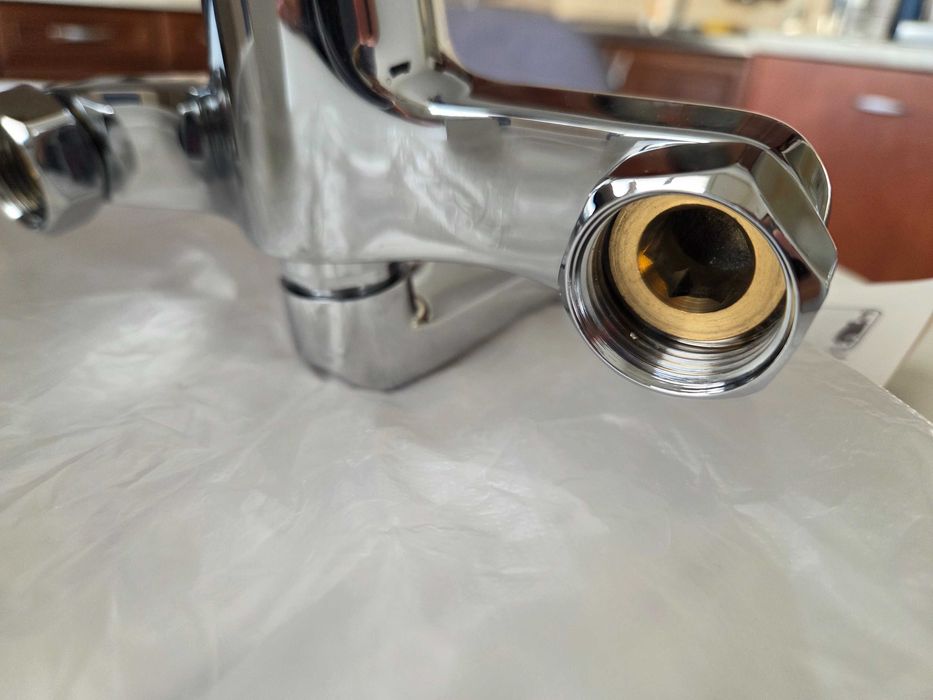 Vidima Стенен смесител за умивалник модел Orion B1024AA